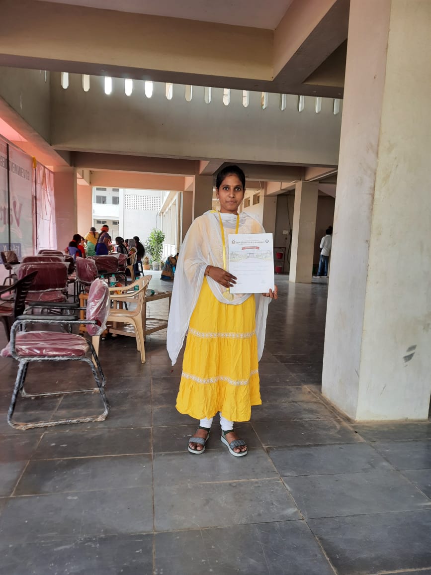 Bhavani appreciated by Dr.LHR garu for securing 100% in physics in july2022 exams